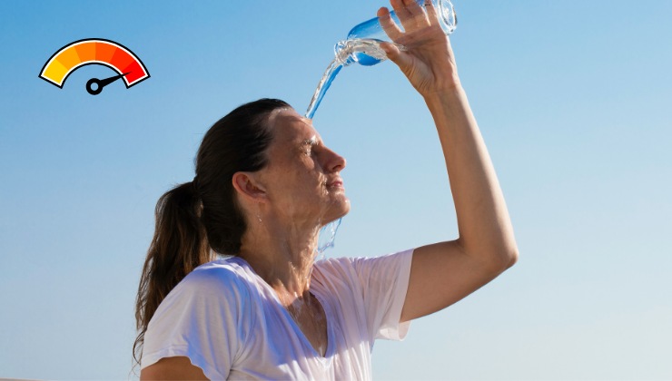 mujer agua calor altas temperaturas