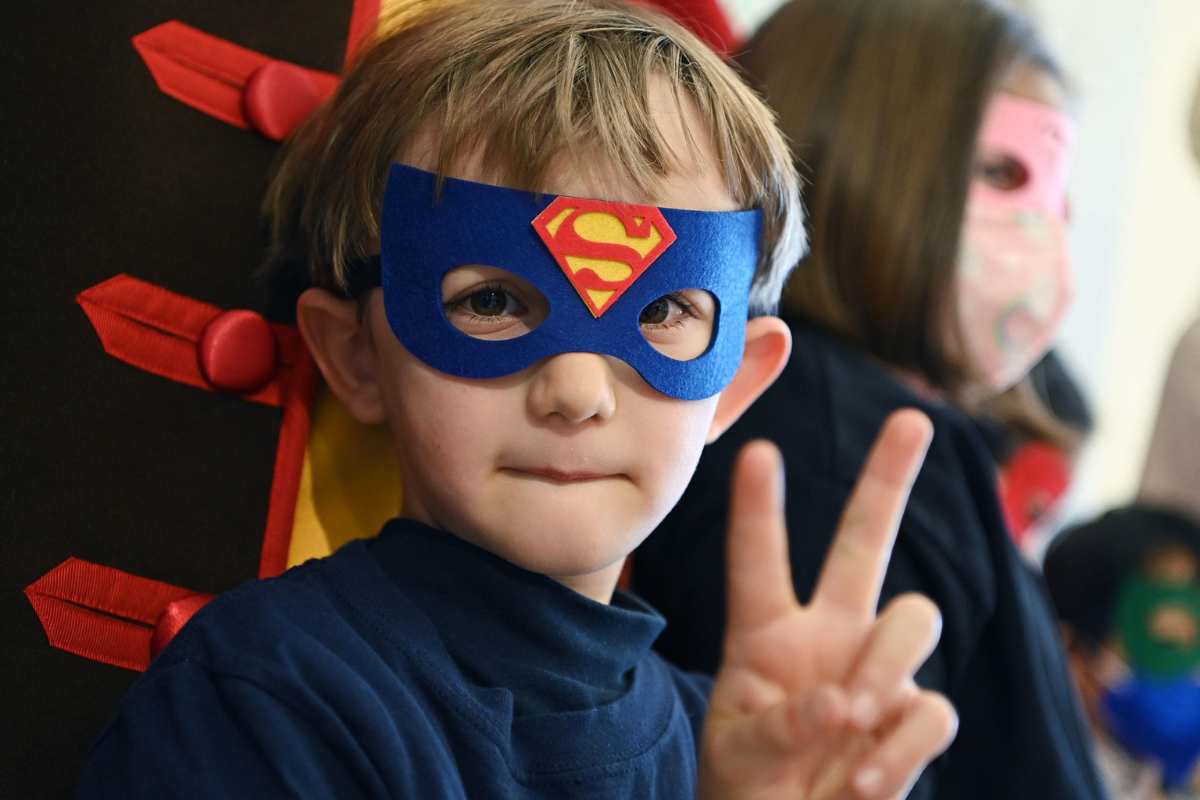 Niño disfrazado de Superman