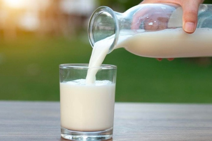Beneficios de la leche entera.