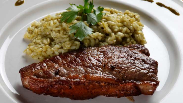 alimentos evitar insomnio cenar comer carne roja